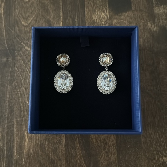 Swarovski Earrings ⭐️HP⭐️ - Picture 6 of 10